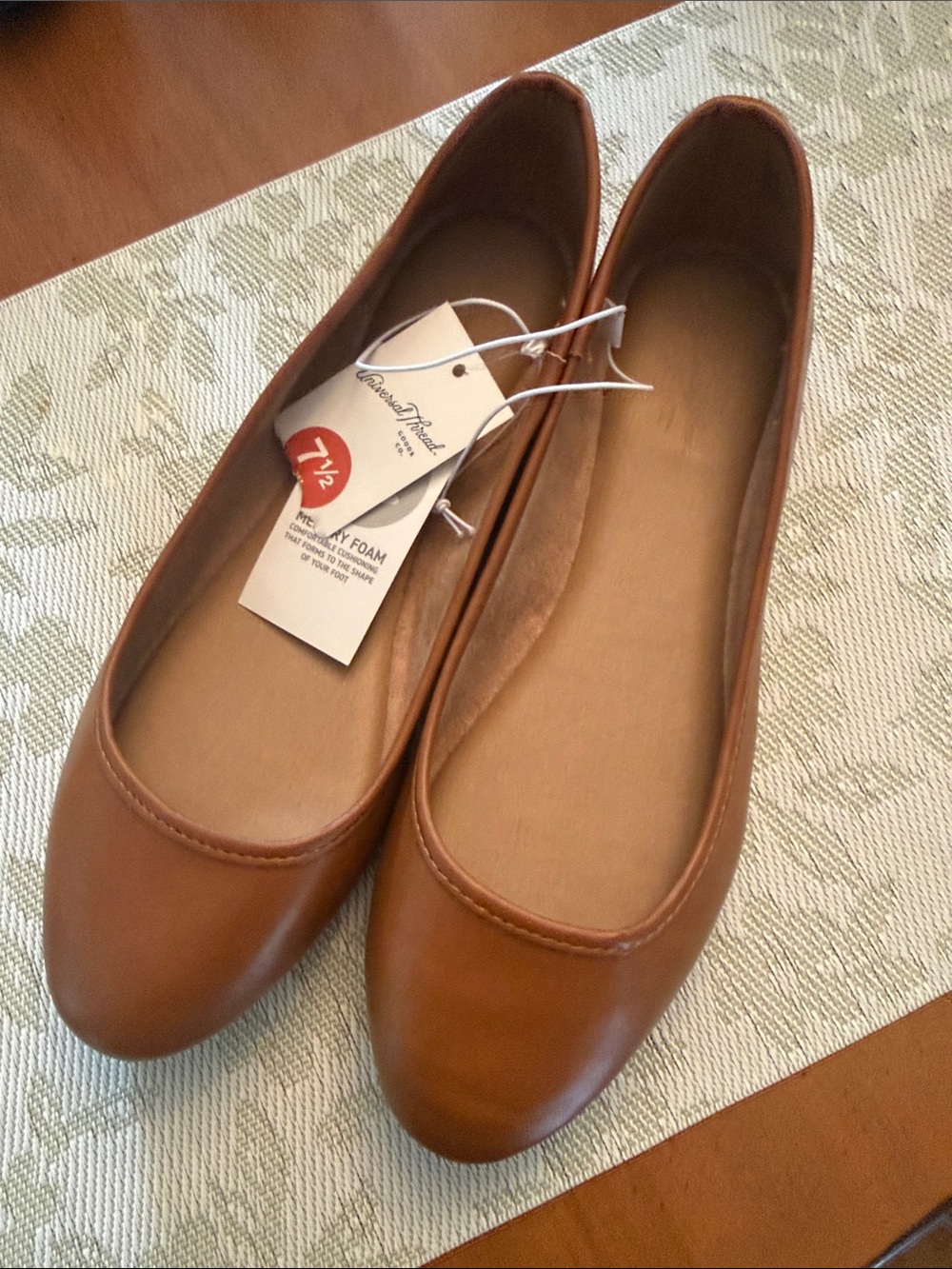 Universal  Thread Women's Tan Ballet Flats 7 1/2 Wide